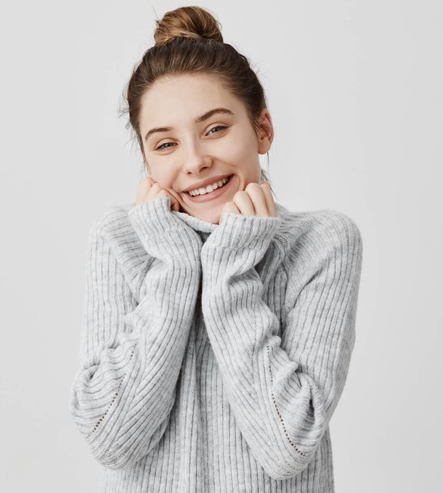 headshot-of-adorable-smiling-woman-wrapping-up-her-HNGC7QB